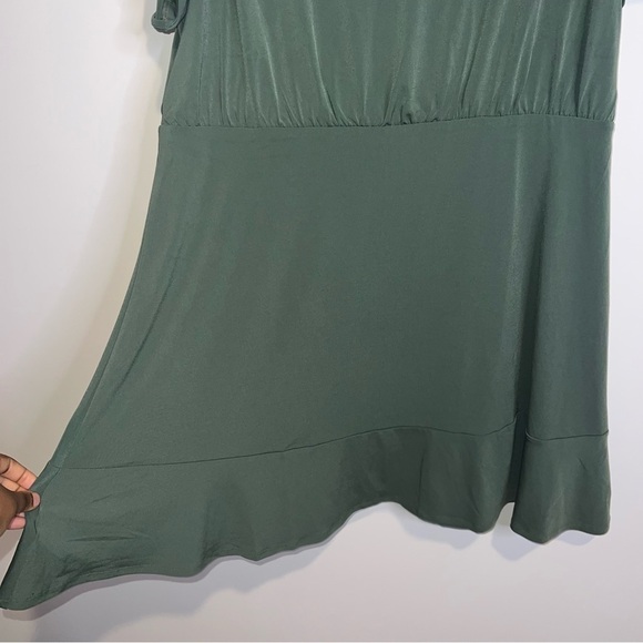 LOFT Green Short Sleeve Fit & Flare Mini Shift Dress - Picture 4 of 10